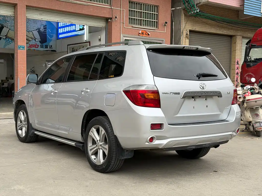 Toyota Highlander 2010 — фото 7