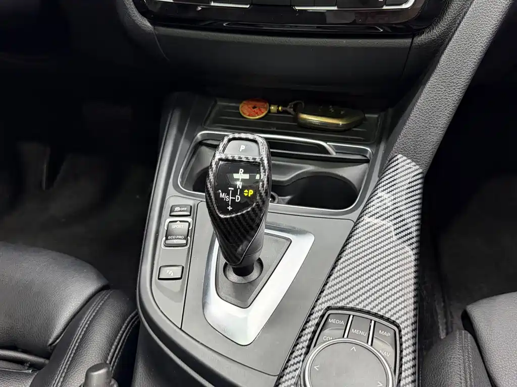 BMW 3 Series 2019 — фото 14