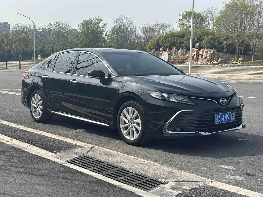 Toyota Camry 2023 — фото 2