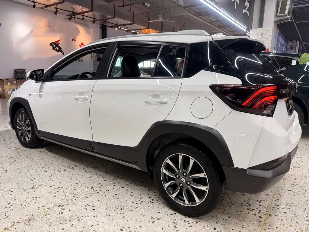 Toyota Yaris L 2023