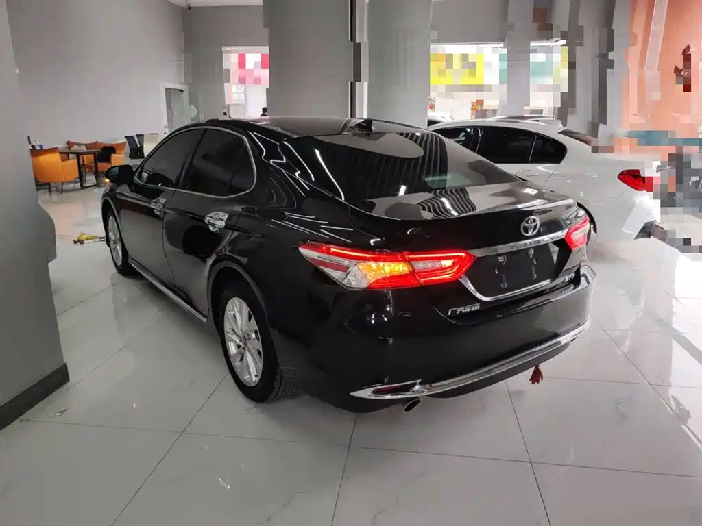 Toyota Camry 2023 — фото 23