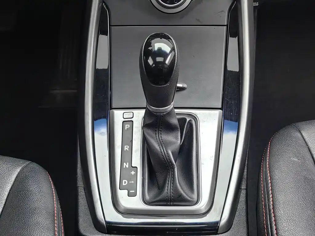 Hyundai Elantra 2016 — фото 13