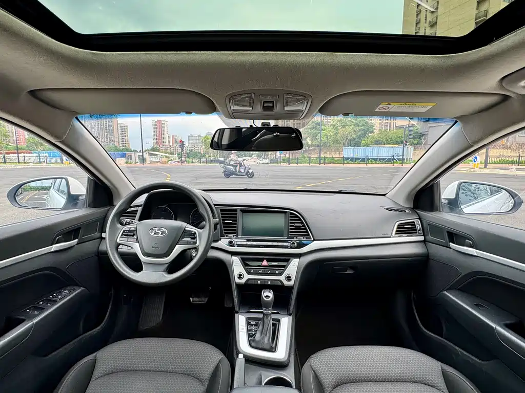 Hyundai Elantra 2018 — фото 7