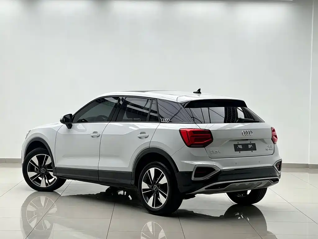 Audi Q2L 2022 — фото 2