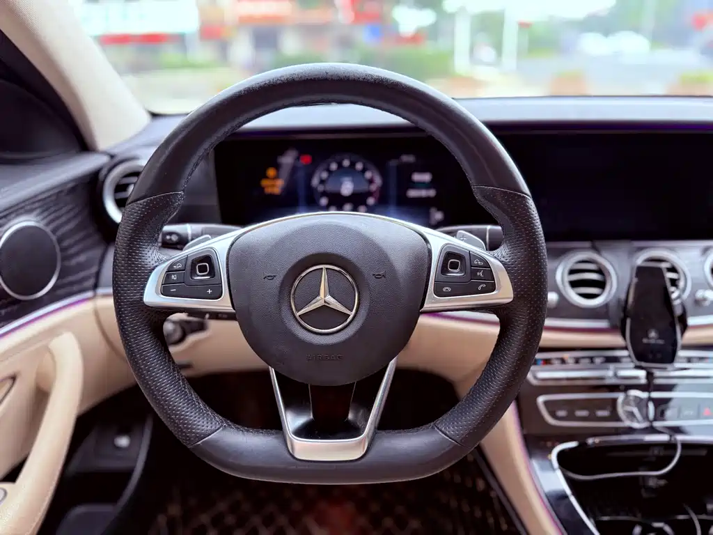 Mercedes-Benz E-Class 2016 — фото 14
