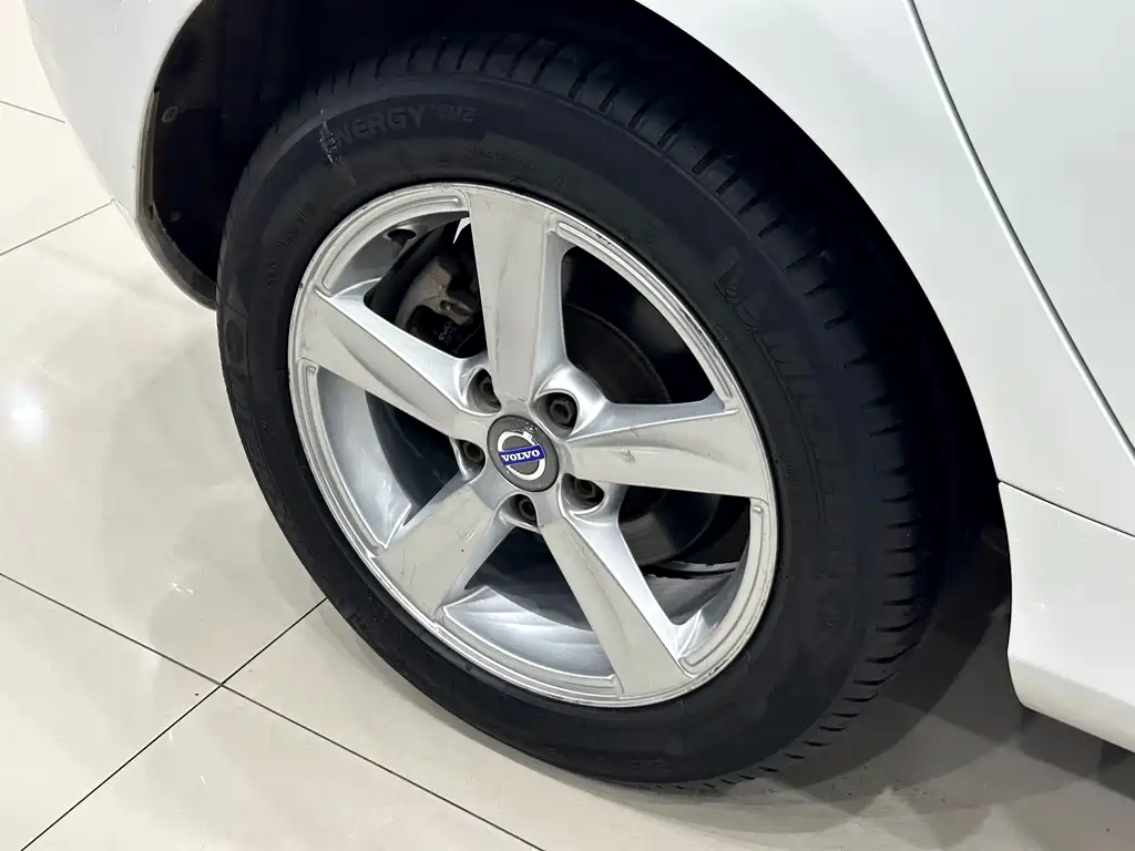 Volvo V40 2016 — фото 13