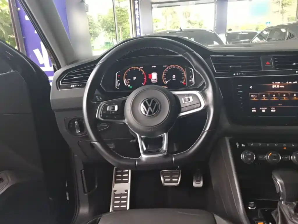 Volkswagen Tiguan L 2021 — фото 11