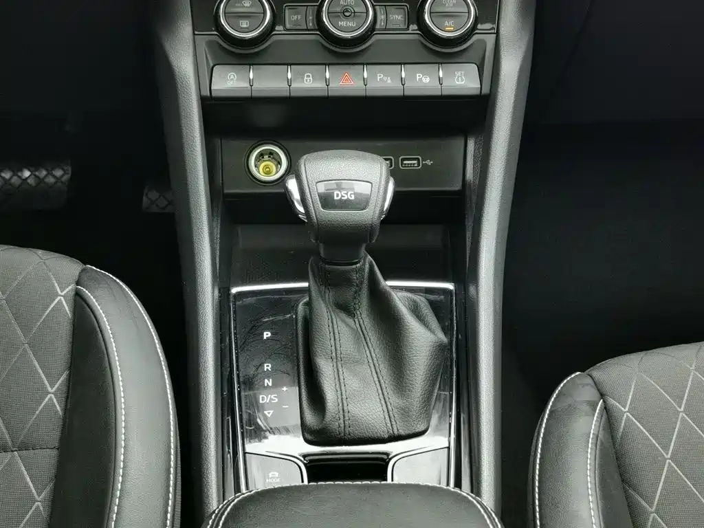 Skoda Karoq 2021 — фото 13