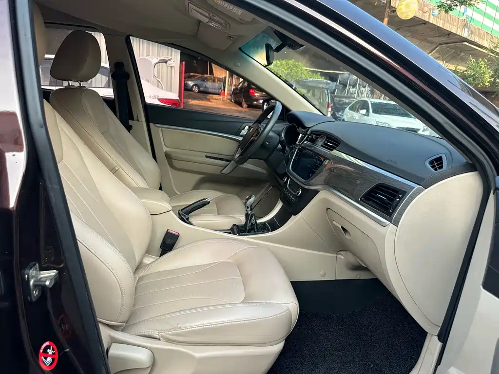 Geely Emgrand 2017 — фото 16