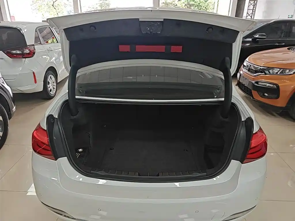 BMW 3 Series 2016 — фото 19