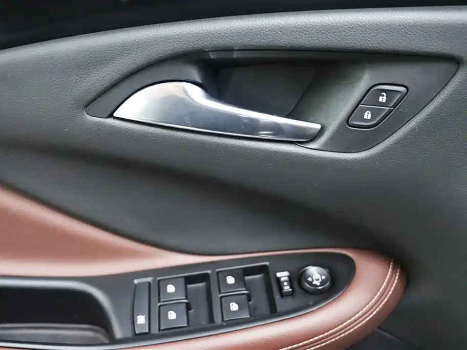Buick Envision Plus 2018 — фото 11