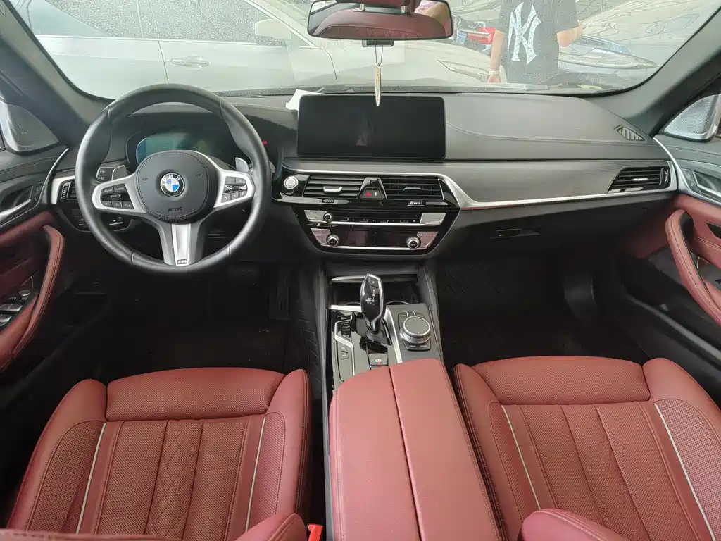 BMW 5 Series 2021 — фото 12