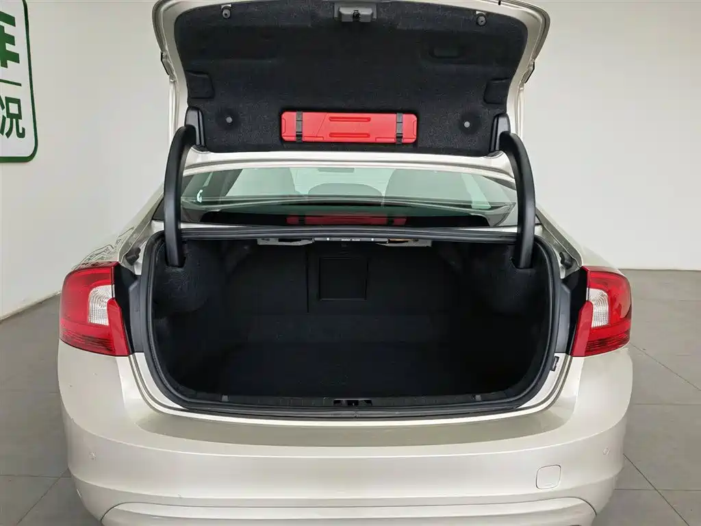 Volvo S60 2016 — фото 16