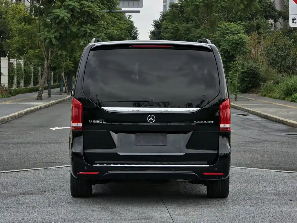 Mercedes-Benz V-Class 2023 — фото 6
