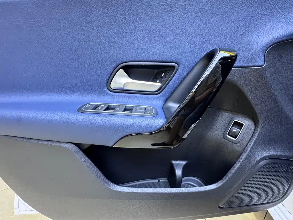 Mercedes-Benz A-Class 2022 — фото 14