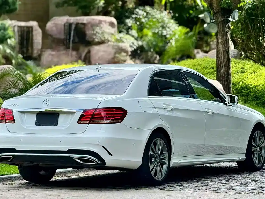 Mercedes-Benz E-Class 2015 — фото 11