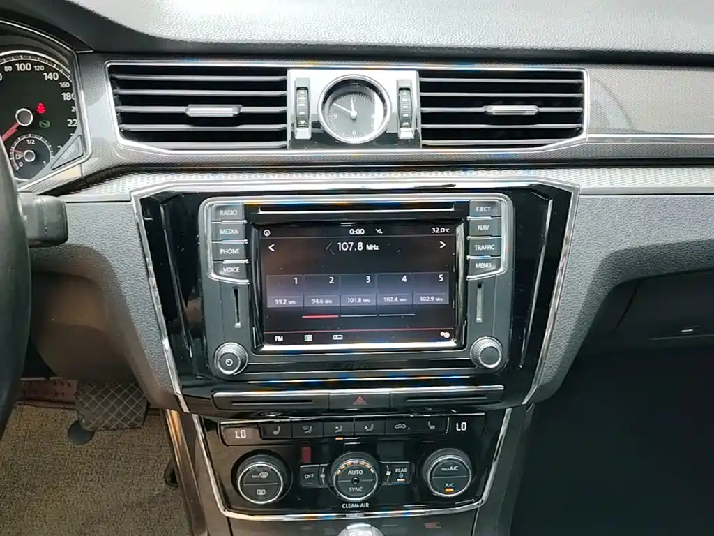 Volkswagen Passat 2017 — фото 13