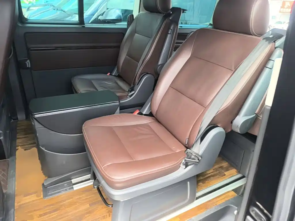 Volkswagen Multivan 2015 — фото 17