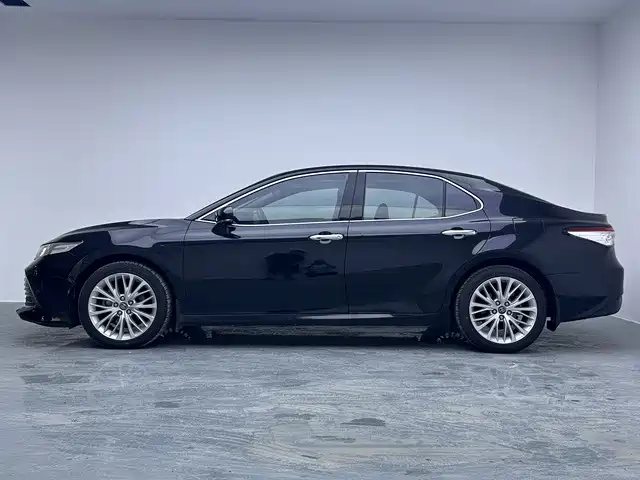 Toyota Camry 2018 — фото 7