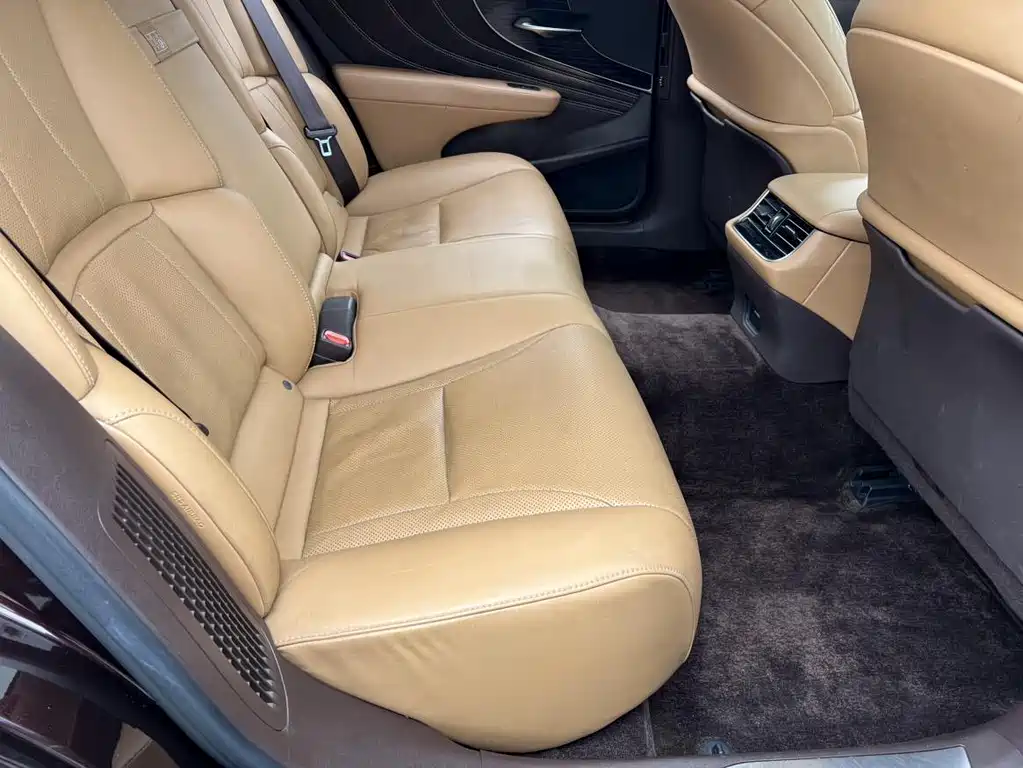 Lexus LS 2020