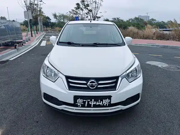 Venucia R50 2015