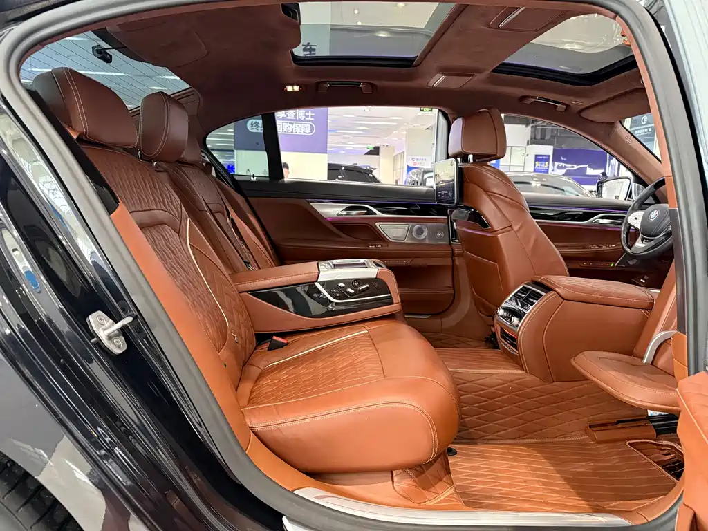 BMW 7 Series 2020 — фото 10