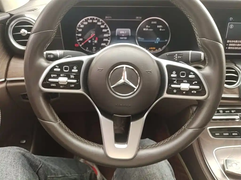 Mercedes-Benz E-Class 2018 — фото 11