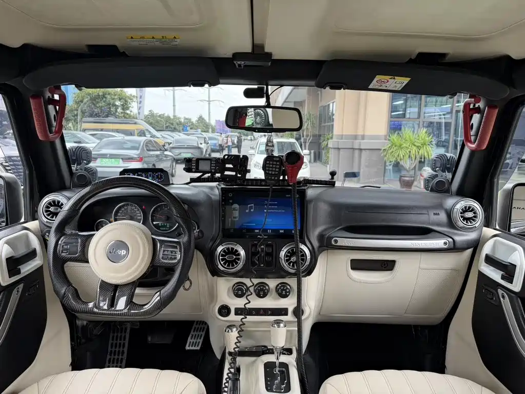 Jeep Wrangler 2013 — фото 10