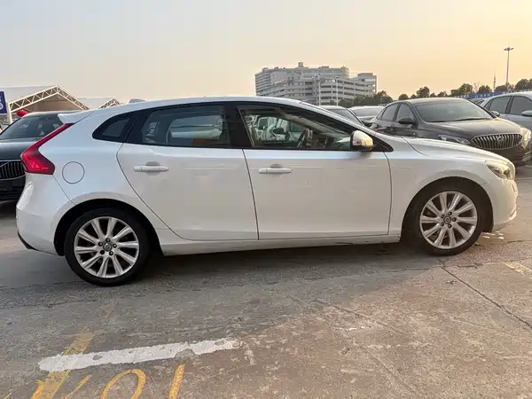 Volvo V40 2015