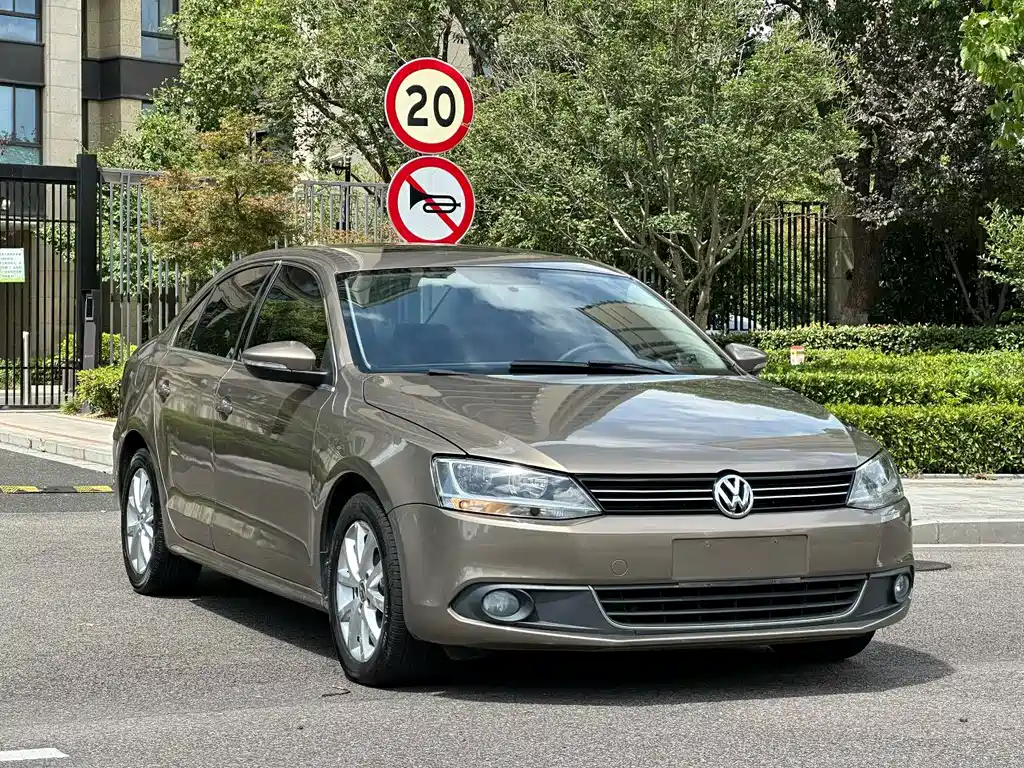 Volkswagen Sagitar 2013