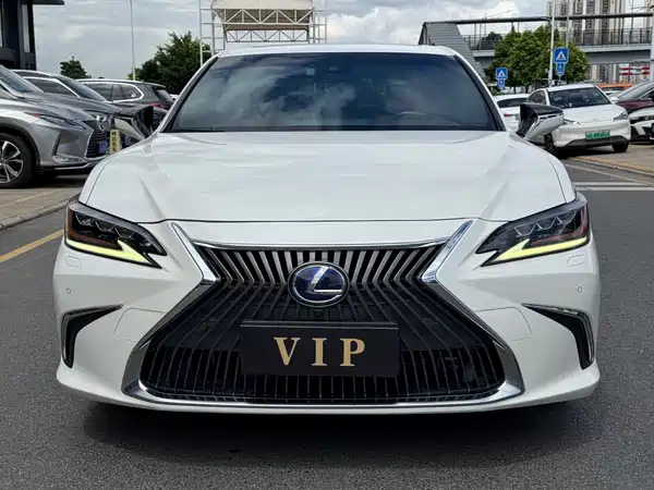 Lexus ES 2020