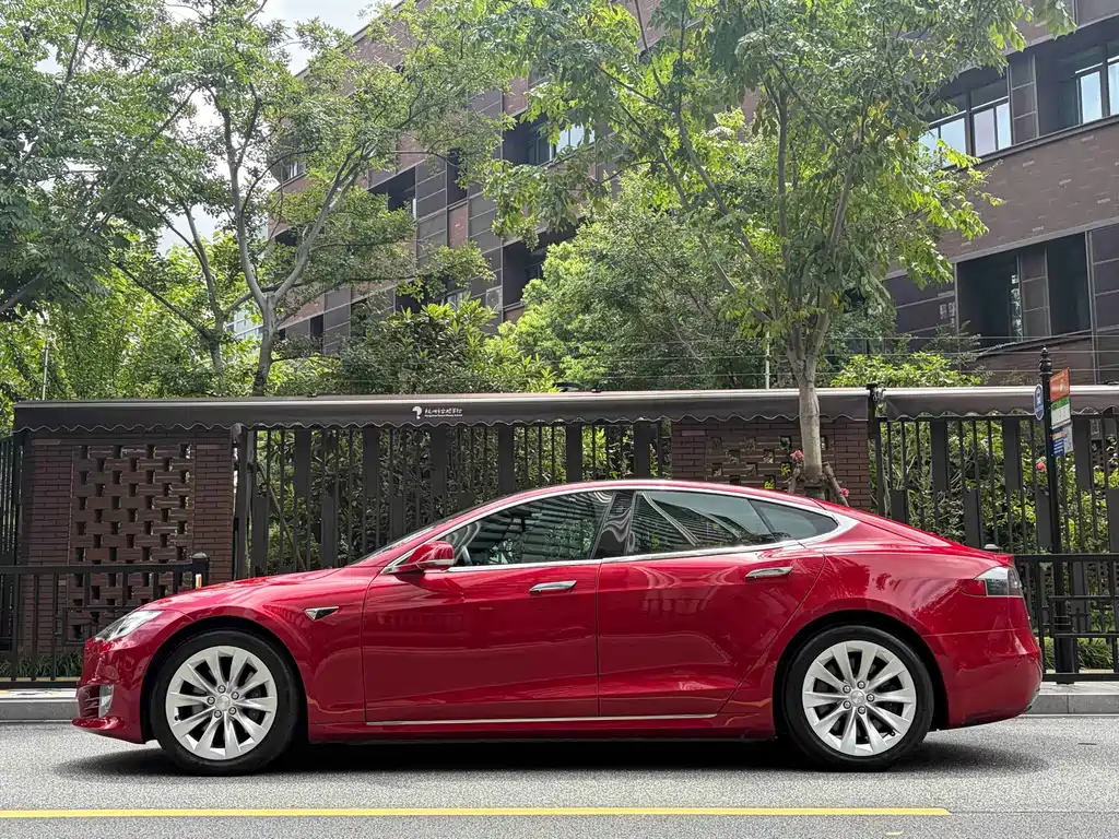 Tesla Model S 2017 — фото 3