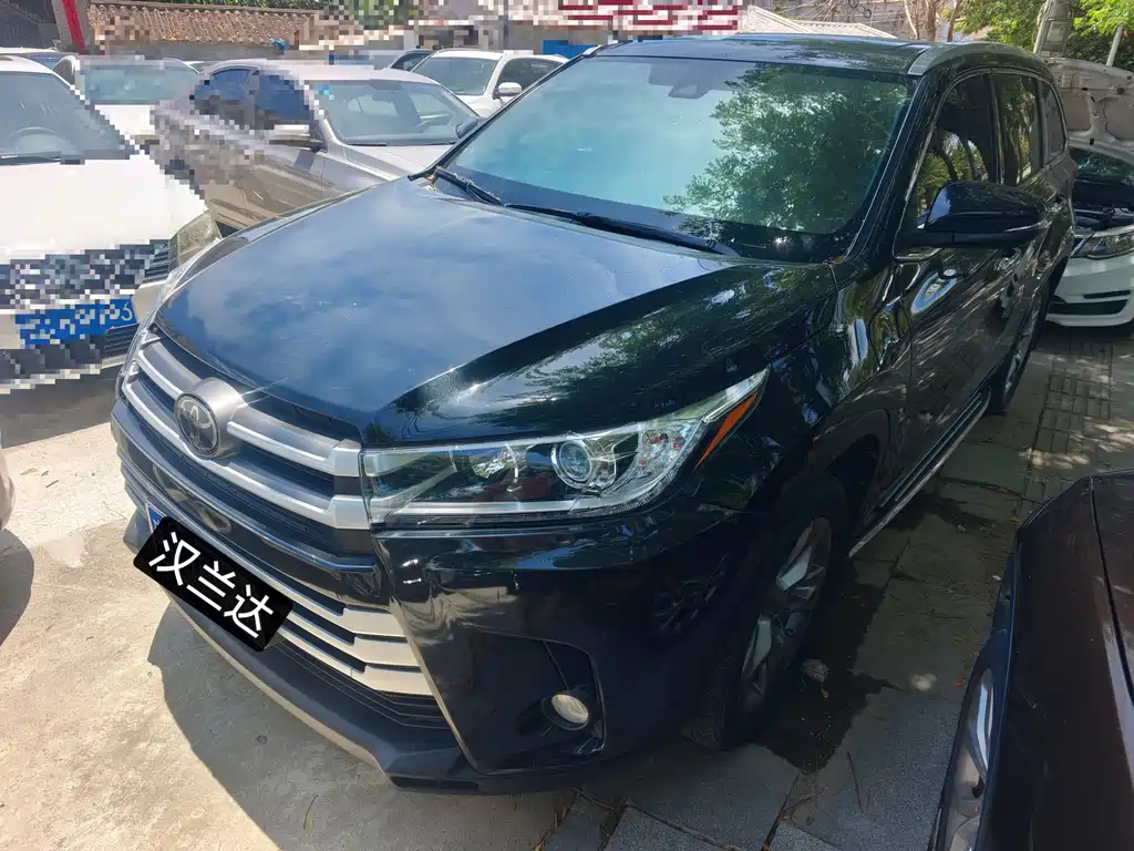 Toyota Highlander 2021 — фото 1