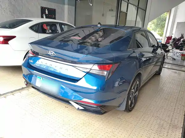 Hyundai Elantra 2022