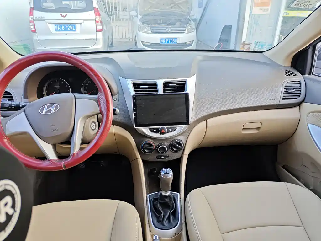 Hyundai Accent 2014 — фото 5