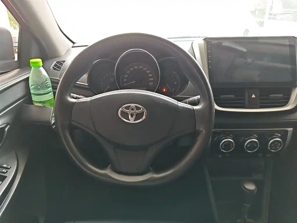 Toyota Yaris L 2021 — фото 11