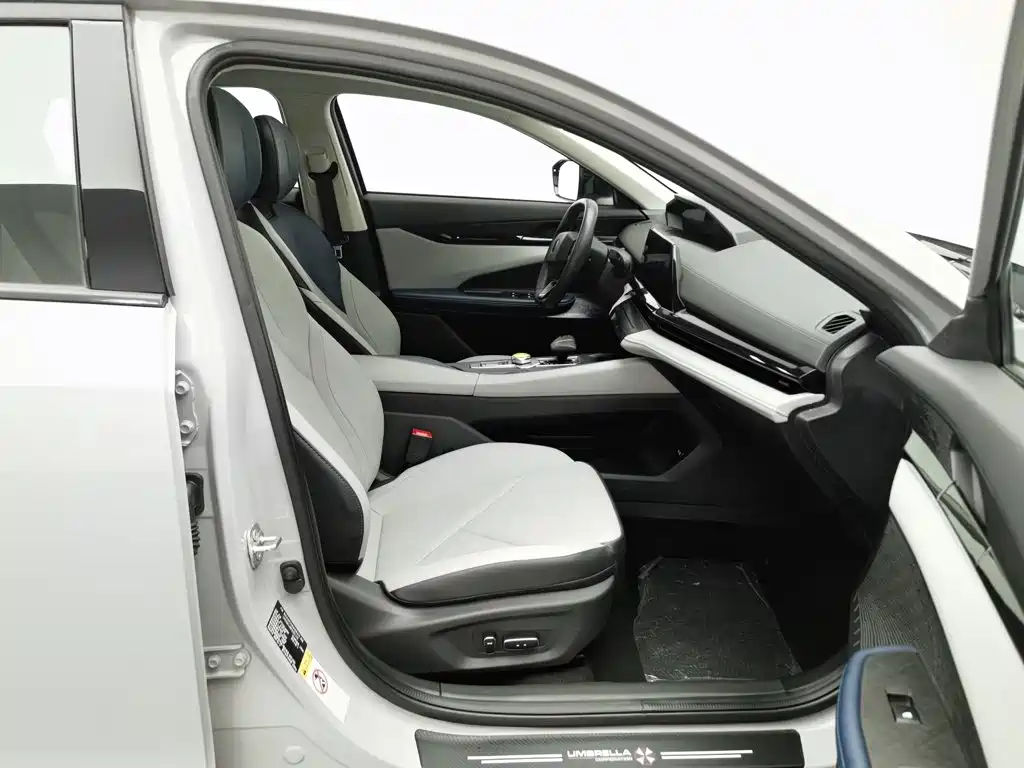 Changan UNI-V Smart Electric Idd 2023 — фото 23