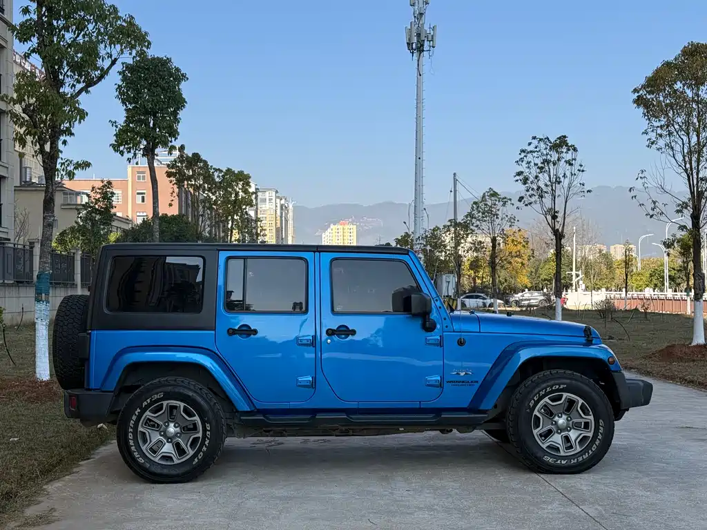 Jeep Wrangler 2015 — фото 8