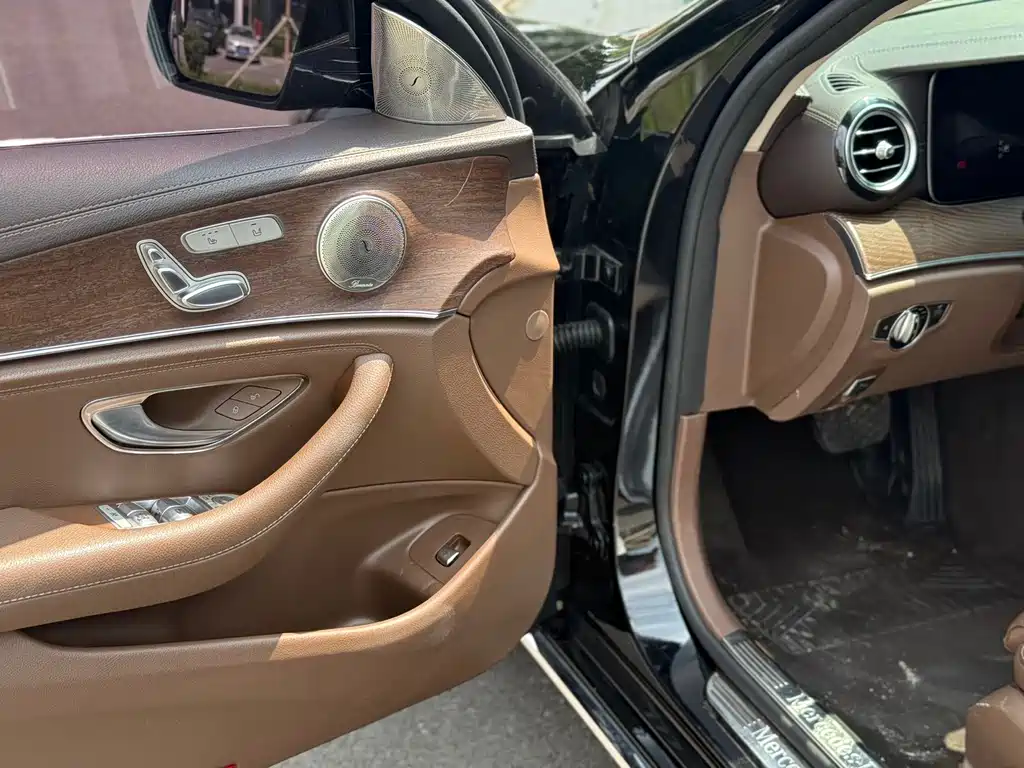 Mercedes-Benz E-Class 2019 — фото 10