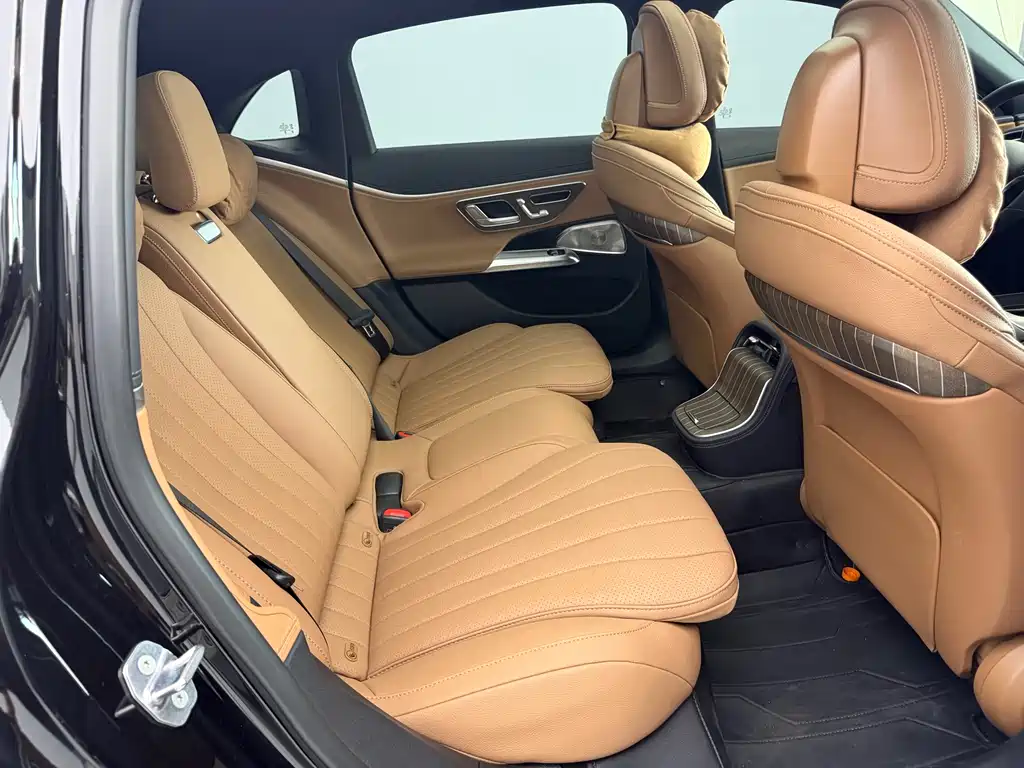 Mercedes-Benz E-Class 2025 — фото 14
