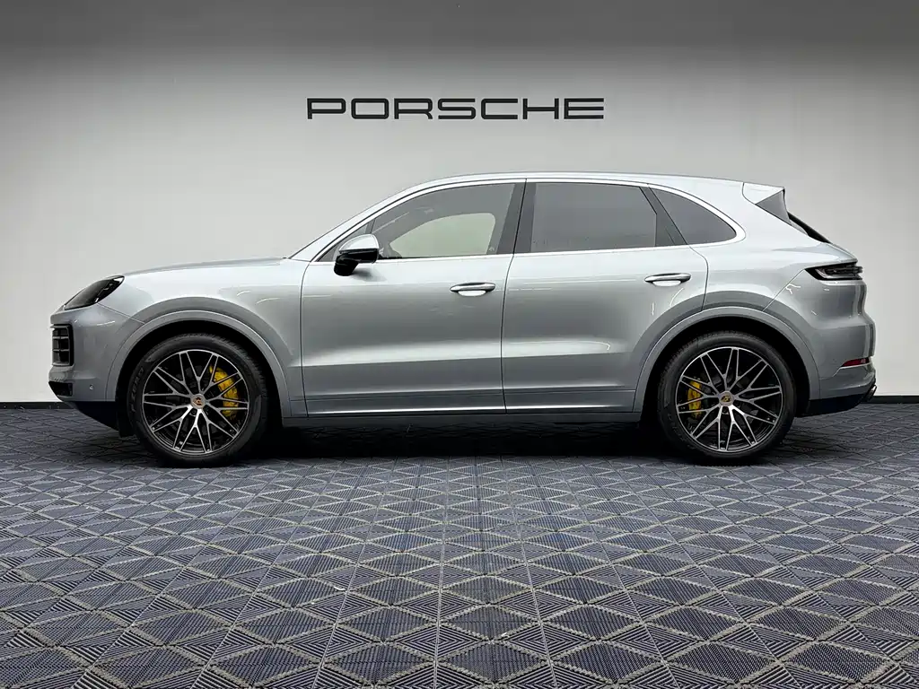 Porsche Cayenne 2024 — фото 15