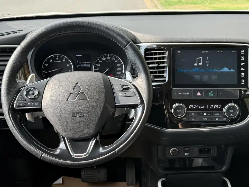 Mitsubishi Outlander 2020 — фото 9