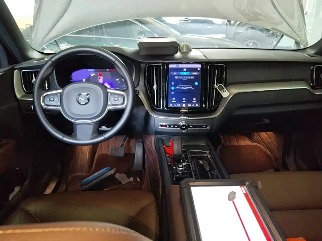 Volvo XC60 2022 — фото 10