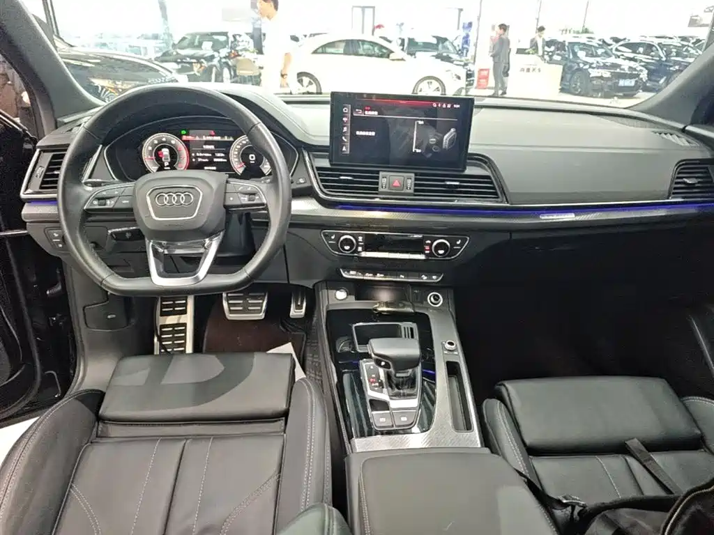 Audi Q5L 2023 — фото 10