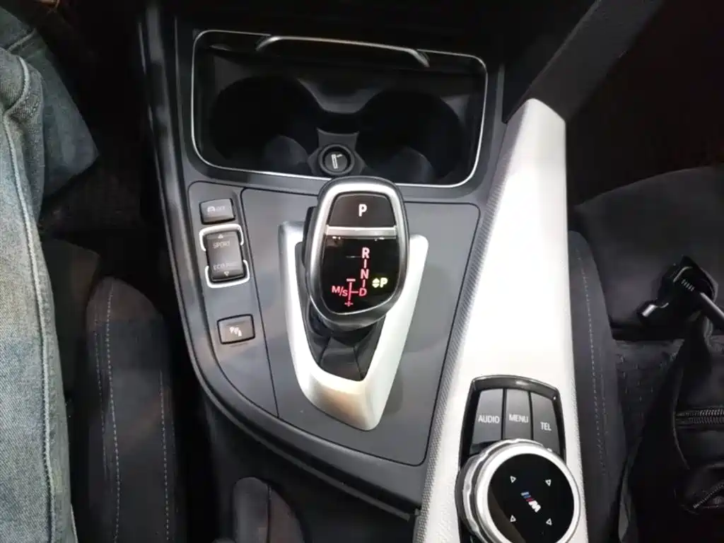 BMW 3 Series 2017 — фото 14