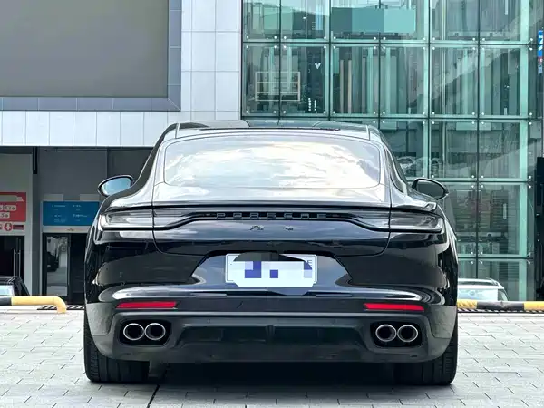 Porsche Panamera 2023