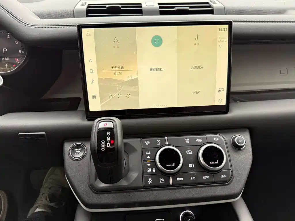 Land Rover Defender 2023 — фото 13