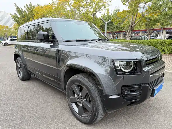 Land Rover Defender 2023