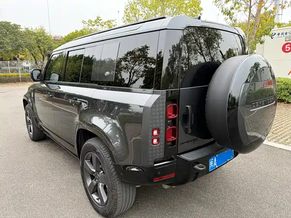 Land Rover Defender 2023
