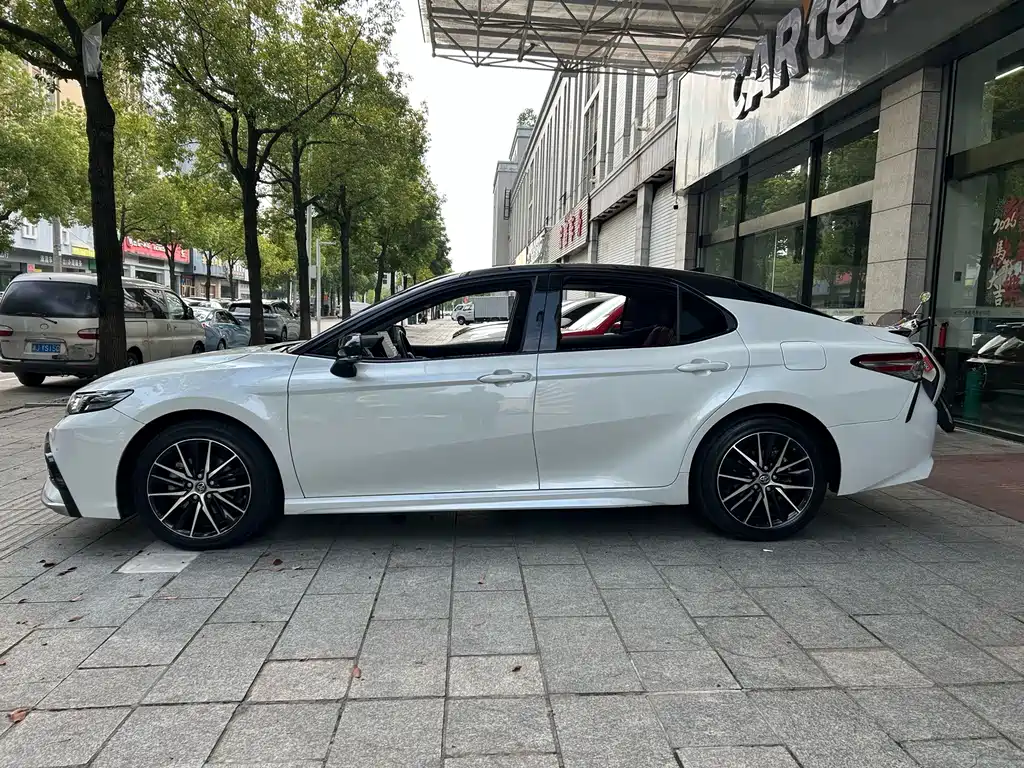 Toyota Camry 2023 — фото 9